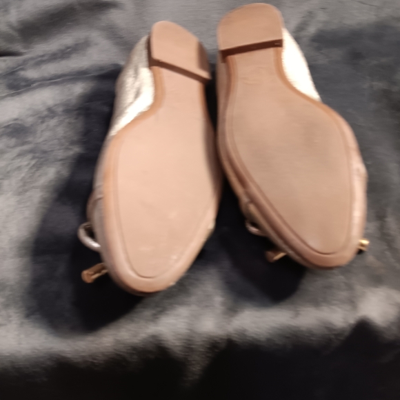 Vince Camuto Metallic Gold Flats Size 6 - Picture 5 of 9